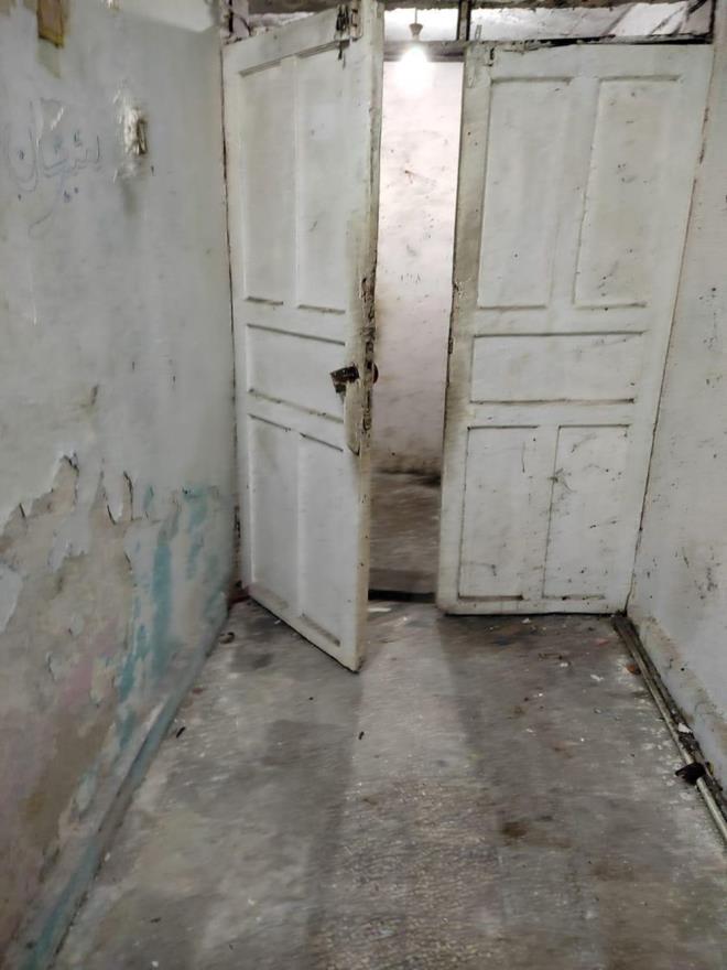 Evi kiralamak isteyenlerden Furkan Treli, "4 bin lira yaznca ucuz diye dndk. Fotoraflarn attlar. Fotoraflar gelince 'Bu nasl rezillik dedik'. Fotoraflar baka yerlere attk bu kadar vicdanszlk olamaz dedik. Ev sahibini direkt engelledik. Bir de 4 bin lira depozito istemi ok ilgin" dedi.