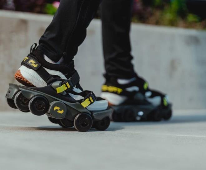 FYATI DKKAT EKYOR    te yandan u anda Kickstarter adl web sitesinde destekilerini bekleyen Moonwalkers iin aklanan en dk ba oran yaklak bin dolar (yaklak 18 bin lira) olduu grlyor. irket rn sata ktnda ise fiyatn bin 399 dolar (yaklak 26 bin lira) olacan aklad.