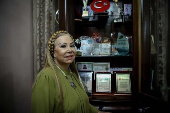 BEDA AKARTRK     "Bu gzel yapm iin nce Sayn Cumhurbakanmz tebrik ediyorum. O bana geince zaten her ey gzel olur. TOGG hakikatten ok baarl, ok gzel. Trkiye'nin byle bir eye girimesi, byle bir varl karmas ok gurur verici. Ben kutluyorum, tebrik ediyorum."