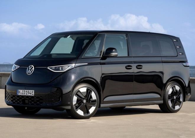 Volkswagen'in elektrikli ID. Buzz modeli Trkiye'de de Dou Otomotiv?in Galataport?ta hizmet veren mteri deneyim merkezinde sergileniyor.