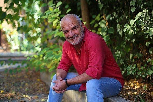 Hikayedeki hayat kurtaran amca ise usta oyuncu Erdal Cindoruk. Cindoruk, bu sezon da 'Gnl Da' dizisiyle izleyicilerin gnlne taht kurdu. Yeeni Caner Cindoruk gibi ocuk yata alma hayatna atlan Erdal Cindoruk, 14 yandayken ehir tiyatrolarnda yer gstericilii yapmaya balam. Alan kurslara giren nl oyuncu bir oyunda rol kapmay baarm.