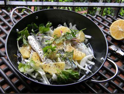 13/15  Tweetle Facebook'ta payla    USKUMRU BALIININ FAYDALARI    Gl bir antioksidan grevi gren ve zihinsel yorgunluu en aza indiren selenyum mineralini yksek miktarda ierir. Kanser riskini azaltmada ve yalanmay geciktirmede yardmc olur.