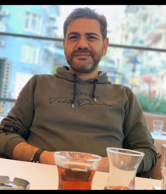 Gzlerden uzak bir yaam sren oyuncunun kr salar dikkatlerden kamad.