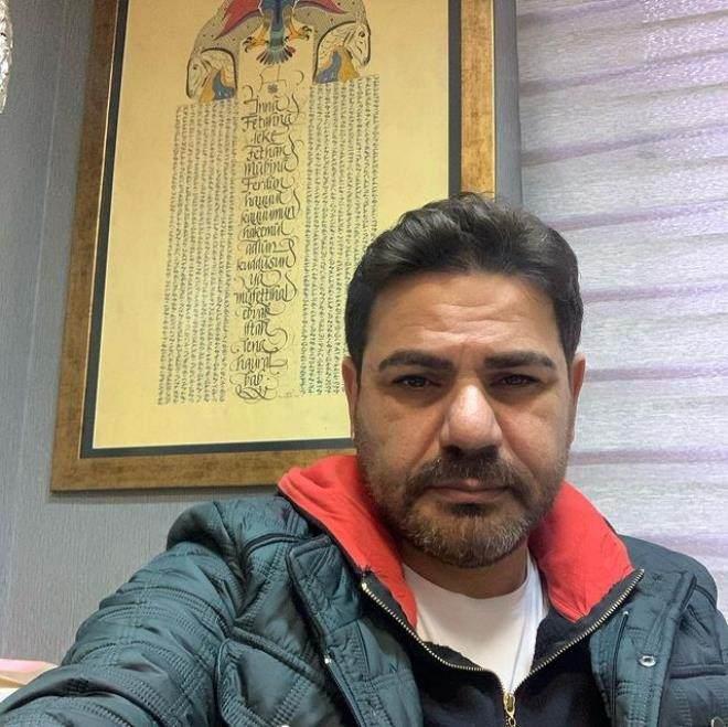 NECAT VE RAC AMAZ SAYESNDE OYUNCU OLDUM  <br>  Oyunculua balamadan nce Dalaman ve Marmaris gibi tatil beldelerinde otel ve restoran iletmecilii yapan Erhan Ufak'n televizyon serveni Necati ve Raci amaz kardeler sayesinde balam.  <br>  Oyunculuk eitimi olmadn syleyen Erhan Ufak, "Daha nce oyunculukla ilgili bir dncem hi olmamt. Necati (amaz) ve Raci (amaz) Bey ile ocukluktan beri tanyoruz. Aile dostluumuz vard. Beni ekibe dahil ettiler." dedi.