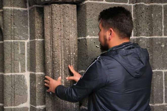 Bunun sebebi de yal amcalarmza sorduumuzda en son Diyarbakr?da meydana gelen Lice depremiyle beraber bu yapnn az da olsa hasar grd yorumu yaplr. Bu anlamda stunlarn bir alarm sistemi gibi ilev grdn syleyebiliriz? ifadelerine yer verdi.