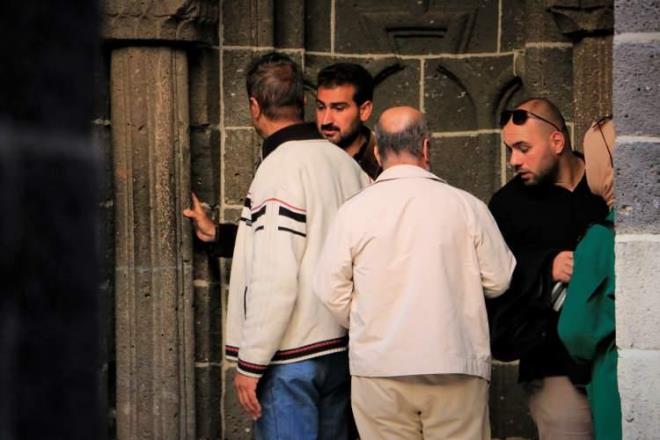 Anadolu?nun en eski camilerinden biri olan ve slam alemi iin 5. Harem-i erifi olarak kabul edilen Diyarbakr'daki Ulu Cami, 639 ylnda Hazreti mer?in halifelii dneminde kentin fethi sonras slam alemine kazandrlan nemli yaplardan biri olarak ne kyor.