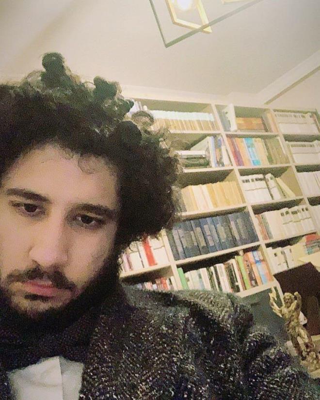 te Arda Ayten ve ktphanesi..