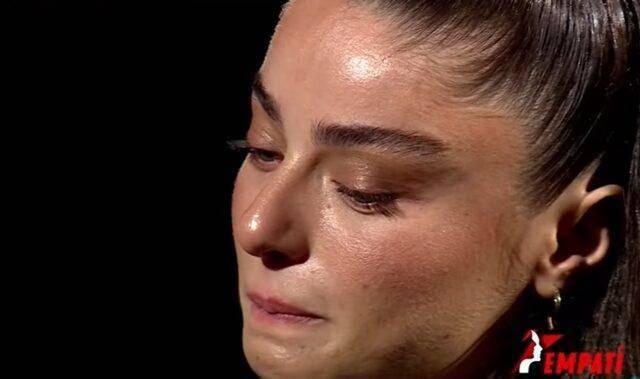 "Babam ile ok gzel bir ilikimiz vard. Babamn lmyle ocukluumun bittiini hissettim. Son bir yldr darya glyor ama iimden alyorum."