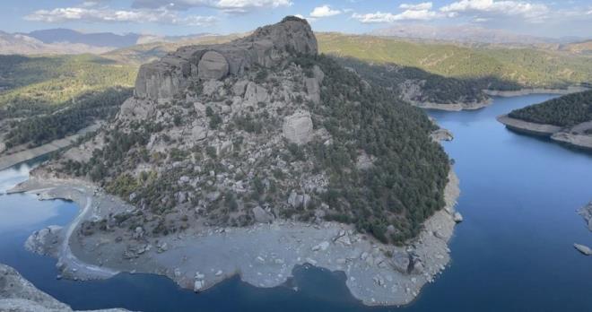 Trene AK Parti Kahramanmara milletvekilleri Celalettin Gven ve Habibe al ile ile belediye bakanlar, kurum amirleri ve davetliler katld.