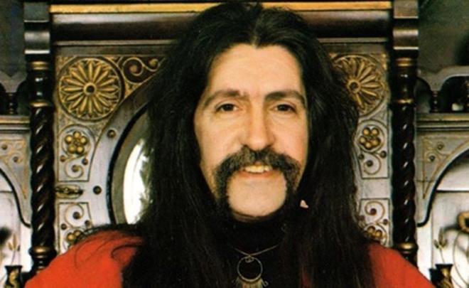 Bar Mano'nun hayat film oluyor. 1999 ynda 56 yanda hayata veda eden ve on binlerce kiinin katlmyla sonsuzlua uurlanan sanaty canlandracak isim henz belli olmad. Filmin ekimlerinin ise 2023'te balamas planlanyor.