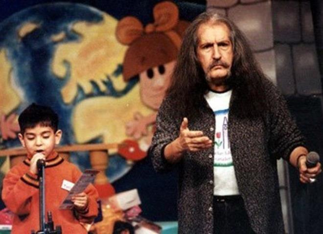 18 Temmuz 1978'de Lale alar ile evlendi, bu evlilikten iki olu oldu. Kariyeri boyunca ocuklara ve genlere zel birok ark yazd, arklarnda ataszlerine, deyim ve deyilere sklkla yer verdi.