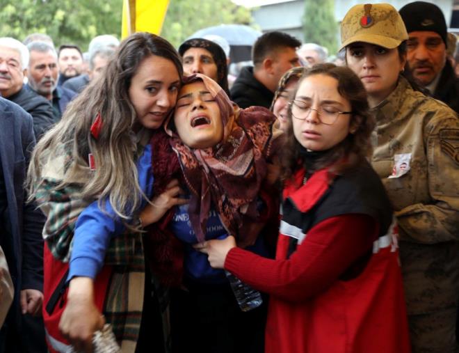 Trene Gaziantep Valisi Davut Gl, 5'inci Zrhl Tugay Komutan Tugeneral Hac Halik Osma, l Jandarma Komutan Tugeneral Hidayet Arkan, l Emniyet Mdr Mustafa Emre Babu, milletvekilleri, ile belediye bakanlar, kurum mdrleri ve ehidin babas Hasan ve annesi Zeliha ztrk, kardeleri ile ok sayda yakn ve vatandalar katld.