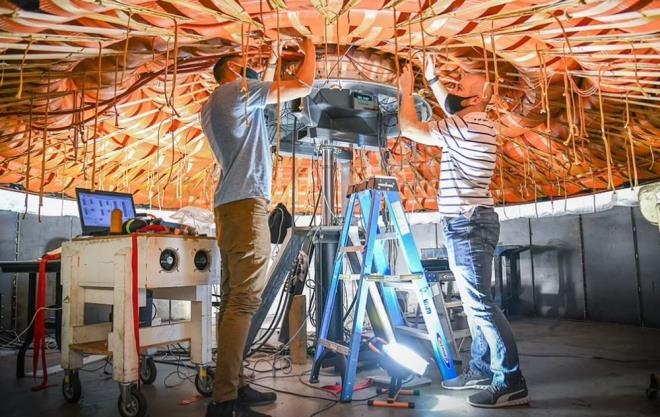 NASA uzaya s kalkan frlatyor: nsanlarn Mars'a gitmesini mmkn klacak - 6  GELECEKTEK 10 YIL NDE NSANLAR MARS'A GDEBLR    Eer test baarl olursa, NASA gelecekteki on yl iinde insanlar Kzl Gezegen?e frlatma konusundaki iddial hedefine ulaabilir.    NASA?dan konuyla ilgili yaplan aklamada, "Bu teknoloji, Mars'taki ini ekibini ve byk robotik misyonlar ve ayrca daha ar ykleri Dnya'ya geri dndrmeyi destekleyebilir" dedi.