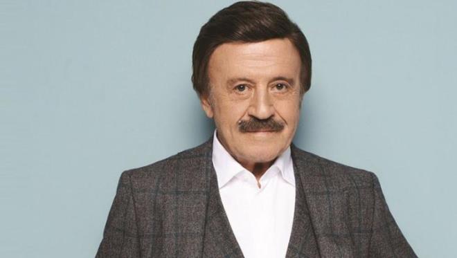 SELAM AHN NEREL?    Hatay'a g etmi Msr kkenli bir anne ile Trk subay bir babann drdnc ocuudur. 15 Austos 1948 ylnda Hatay'n Yaylada ilesinde dnyaya gelmitir.