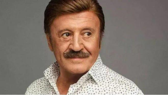 Usta mzisyen daha sonra 1968 ylnda "Sabr Ta" 45'lii ile tannmaya balamtr. Kendi kendine notalar renen ahin, mzik hayatna besteci kimliinide kazandrmtr.