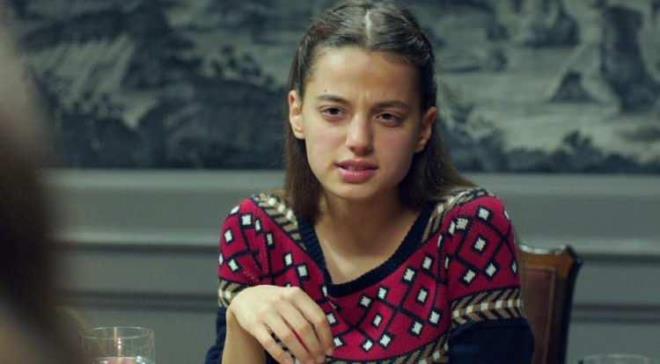 Daha nce yzne estetik yaptrd haberleri ile gndeme gelen ancak bunu inkar eden Tanlar, burnundaki deiim ile dikkat ekti. Leyla Tanlar son olarak Disney Plus projesi Ka'ta rol almt.