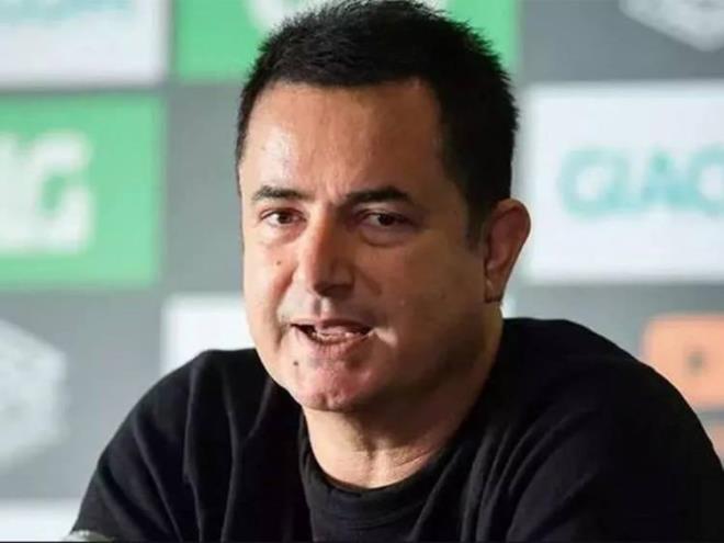 Hull City'i satn alma sreci   <br>  ngiltere ekibi Hull City?i satn alma ve sonraki sreten bahseden Ilcal, ?Hull City?in taraftar says iki katn at. Benden nceki takm sahipleriyle problemler yaanm. Akas seyirci ksm ve iliki kopmu. Benim geldiim dnem byle bir dnemdi. Kuzey Avrupa?da herhangi bir takm aldn zaman hep bir tepkiyle karlayorsun. Ben bir ekilde ehre kendimi kabul ettirebildim. Tm dnyay iki tur dolam biri olarak Avrupa?da ben ngilizlerin bu kadar farkl olduunu dnmyordum. ngilizlerin Trklere kar bir sempatisi var. ngiliz halkna hayran kaldm. ok gzel bir misafirperverlik sergiliyorlar. Sokakta boynuma sarlanlar, ak yapanlar? Yrrken halktan aldm enerji Trkiye ile ayn. Bu nasl oldu? Onu anlayamyorum? dedi.