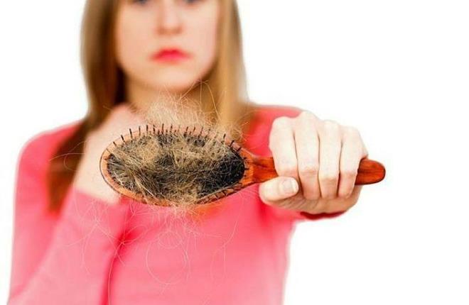 SA DKLMESNE DKKAT: BU HASTALIIN HABERCS!    Sa dklmesi; bbrek st bezi hastalklar, romatizma hastalklar, kalp, inslin direnci, hormonel rahatszlklar gibi birok hastaln semptomu olarak gsteriliyor. San normalden fazla dklmesinde uzmanlar sk sk bir hekime bavurmann nemini vurguluyor.