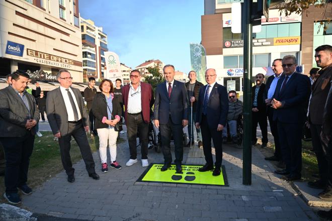 Grme engellilerin beyaz bastonla kaldrmlardaki sar renkli taban takip talar sayesinde ulaabildii, bebek arabas kullanan ya da elleri dolu olan yayalarn da hayatn kolaylatran platformun dier illerdeki projelere rnek olmas hedefleniyor.