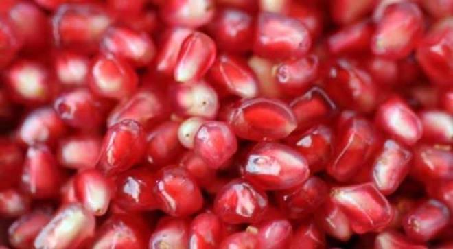 Alternatif tpta doal antioksidan olarak kullanlan nar, Osmanl Saray mutfaklarnda et yemeklerini harmanlamada ayrca Sultanlarn cilt bakmnda sklkla kullanlrd.