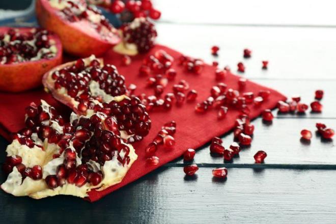 -Az floras iin de birok faydas bulunmaktadr.  <br>  -Narn ekirdekleri de ierdikleri vitamin, mineraller ve antioksidanlarla cildin gen kalmasn ve gzellemesini salamaktadr.