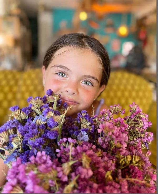 Nisan Akta'n son halini grenler ''Koca kz olmu'' ve ''Zaman ne hzl akyor'' gibi yorumlarda bulunuyor.