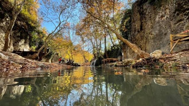 nar ve st aalarna su seslerinin elik ettii Dngel elalesi ve evresi, renk cmbyle seyrine doyumsuz manzaralar sunarken, doa fotoraflarnn urak noktas haline geldi.