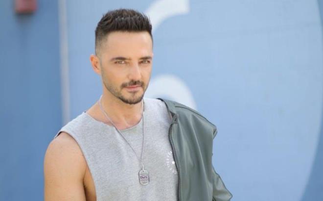 Tek skntsnn kzlarn gremeyii olduunu syleyen Gkhan zen "zerinde altm projeler ok gzel gidiyor. Bir sre iinde herey tamamen farkl olacak. Kendimle kaldka daha gzel eyler kyor.