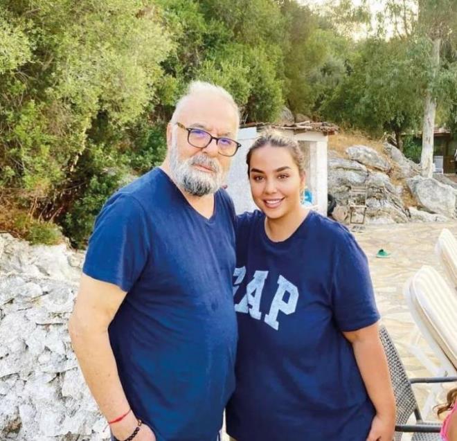 SON HAL AIRTTI!    eker hastalyla mcadele veren Ferdi Tayfur'n beyazlayan sa ve sakal da dikkat ekti.