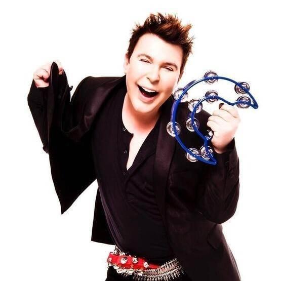 Benim alt sene sonra kt bu alerjim" diyen Aydn, "Almanya'ya bir konser iin gittim. Dutan ktm ve 'Ne kadar scak buras' dedim. Bir ktm yzm mosmor. Botoksu bilmiyorum ama dolgu yaptrmayn derim. Dolgular durup beklermi. Volkan gibi ieride patlarm. imdi biri yorum yazm, 'Onu bunu yaptrd bari kan yaptrmasayd' diye. Benim kama cmbzn c'si demedi. Allah byle yaratm" aklamasn yapmt.