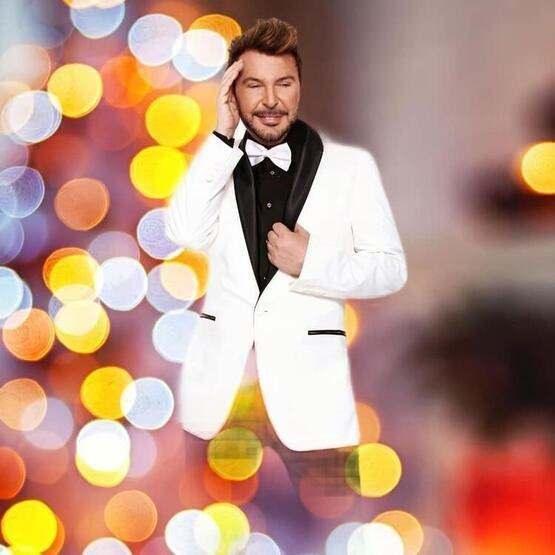 "BE KY MAHKEMEYE VERDM"    "nsanlar o kadar acmasz ki" diyen Aydn yle devam etmiti:    Geen gn birinin kyafetine yorum yapaym dedim. Ay neler geldi bama. Olay benim yllar nce giydiim transparan gmlee kadar geldi. Bir oradan tokatlyorlar, bir buradan. En az be kiiyi mahkemeye verdim. Asla affetmiyorum. Avukatlar aryor, 'Vazgein, ya kk' diyorlar .Ne demek ya kk ya? Onlar da affetmem, bundan sonra yapanlar da affetmem. Benim lm babacma, anacma, zel hayatma, namusuma laf syleyecek ben onu affedeceim. Neden affedeyim?