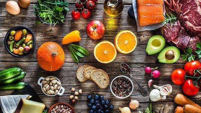 Yaplan aratrmalara gre vcudunuzu tandnz zaman kilo vermenin matematiksel formln zm alup kolayca kilo verebilirsiniz. zellikle gn boyu alk krizlerini yok edecek salkl besinler tkettiinizde hem fit hem de salkl bir vcuda kavuabilirsiniz. Peki alk hissini azaltan besinler neler? te, alk hissini azaltmann baz ipular: