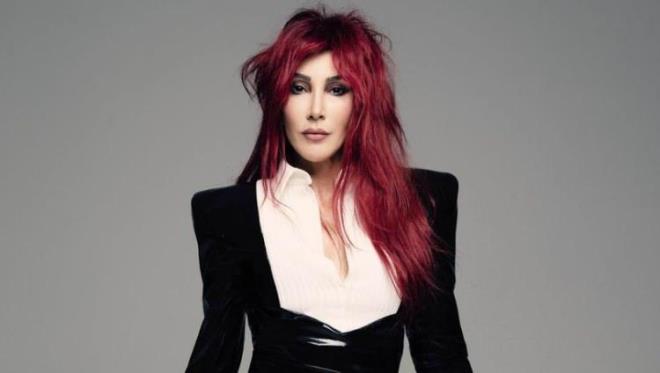 HANDE YENER    Getiimiz yl 600 Bin TL'ye ylbanda sahne alan Hande Yener, bu yl 1 milyon TL kazanarak Kbrs'ta sahne alacak.