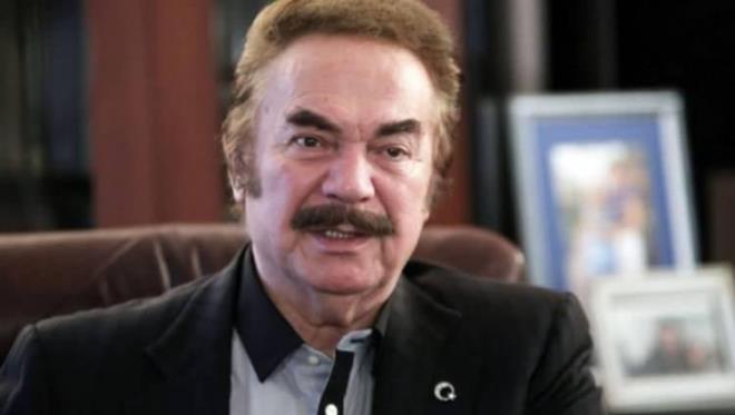 Usta sanat�� Orhan Gencebay kendisine ele�tiren muhaliflere sert ele�tirilerde bulundu. Devleti destekledi�i i�in muhalifler taraf�ndan s�rekli ele�tirilen Gencebay, Cumhurba�kan�m�z�n milli ba�ar�lar� vatan�n� seven herkese gurur verirken muhalefet etmek �ok yanl��? dedi.