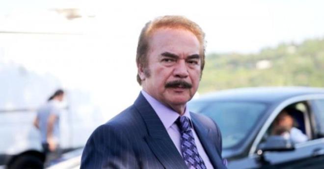 "ERDO�AN M�LL� DURU� SERG�L�YOR"    Cumhurba�kan� Erdo�an'�n milli bir duru� sergiledi�ini s�yleyen Gencebay, "Cumhurba�kan� Erdo�an'� da tan�yorum ve milli bir duru� sergiliyor, ben de alk��l�yorum. �zellikle son y�llarda Cumhurba�kan�m�z�n milli ba�ar�lar� mutlaka devleti ve �lkesini seven her vatanda�� gururland�r�yordur. Bunu da g�rmemek m�mk�n de�il. T�m d�nya bu ba�ar�lar� takdir ediyor." dedi.