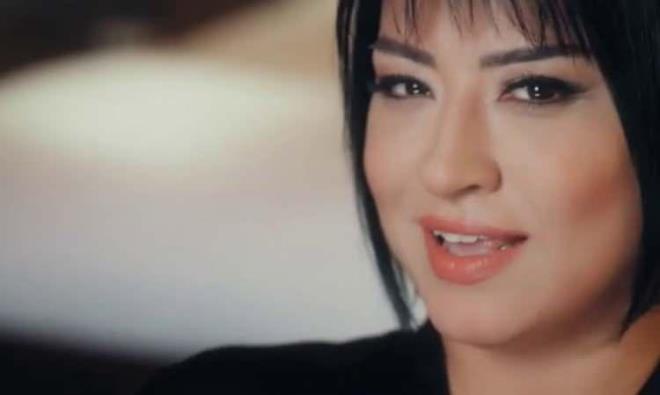 Bir arkada��n�n do�um g�n�nde s�yledi�i �ark� ile ke�fedilen Bendeniz, b�ylece m�zik d�nyas�na ad�m att�.