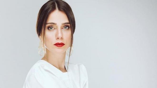 Rol ald eski dizilerinden birindeki fotorafnn kullanldn gren oyuncu hemen harekete geti.