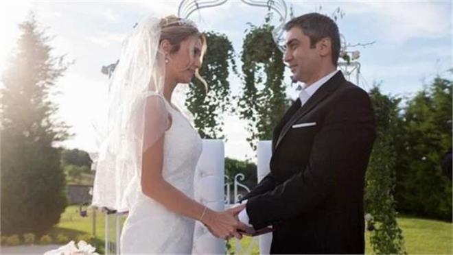 Rol ald eski dizilerinden birindeki fotorafnn kullanldn gren oyuncu hemen harekete geti.