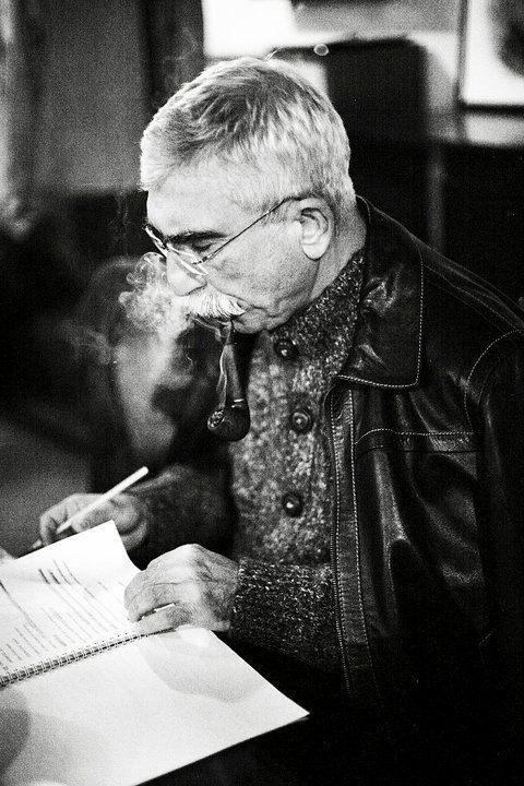 "HERKES USTA"    Ayrca oyuncu, "Pnar Deniz ve Kaan Urgancolu?nun sizin tecrbelerinizden faydalanyor mu?" sorusunu da "Herkes usta bo verin, herkes iini yapyor? eklinde yantlad.