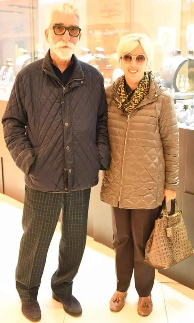 Ay Yapm imzal dizide 'Merdan Kara'y canlandran Cezmi Baskn, nceki gn ei isel Baskn ile stanbul'da bir AVM'de grntlendi. 73 yandaki oyuncu basn mensuplarnn sorularn yantlad.