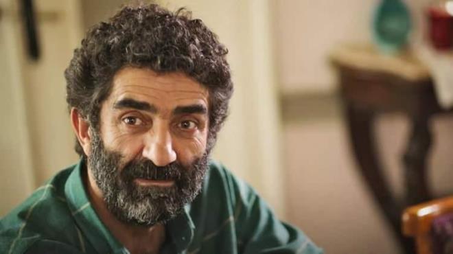 'Gnl', 'Tamirhane', 'Anons' gibi baarl yapmlarda rol alan Ali Sekiner, imdilerde Oktay Kaynarca'nn projesi Ben Bu Cihana Smazam'da Kurban Baba karakterine hayat veriyor. Eski mesleiyle gndeme gelen Sekiner, oyunculuk servenini anlatt. 52 yanda piyasaya girdiini syleyen oyuncu, uzun yllar retmenlik yaptn belirtti.