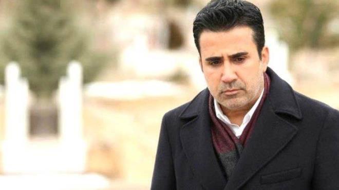 NE OLMUTU?    Byk olu Tayfun Erdoan, daha nce baz programlara katlm ve babas ile yaadklar sorunlar dile getirmiti. Ayrca Acun Ilcal'nn sunduu survivor yarmasna da katlan Tayfun defalarca ekranlardan babasna seslenmi. Ancak hi bir yant alamamt.