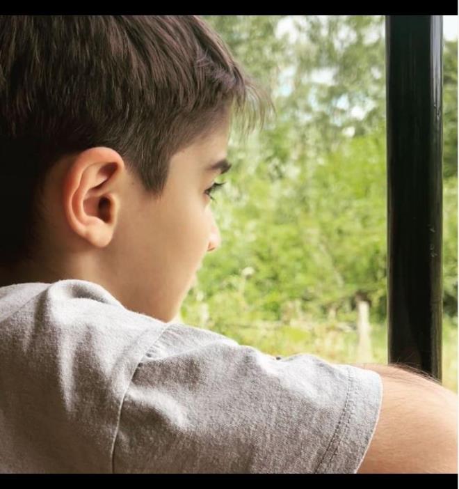 Emrah paylamna, 'Kralmsn, kalbimsin, dnyamn sn, ksacas her eyimsin canm olum' ifadelerini ekledi.