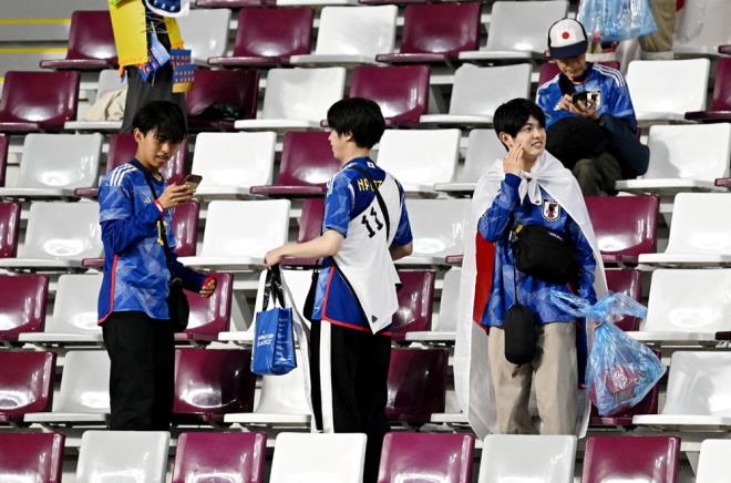 Bu rnek davran, Japon taraflarlar iin aslnda yeni deil. 2018'deki Dnya Kupas'nda da tribnlerden benzer manzaralar yansmt.