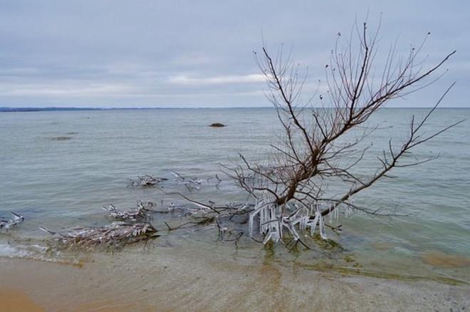 Bu tarih baz lkelerde kuzey yarmkrede kn, gney yarmkrede yazn balangc saylr. Bununla beraber baz lkelerde de yazn veya kn tam ortas kabul edilir. Gney yarmkrede en uzun gndz, Kuzey yarmkrede en uzun gece yaanr.