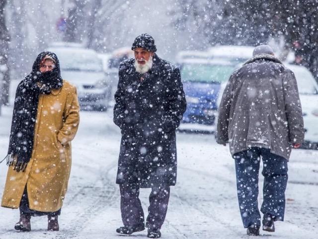 Orta ve Dou Karadeniz kylar ile Krklareli kylar, stanbul'un kuzey evreleri saanak yal. Peki stanbul'a kar ne zaman gelecek?      Meteoroloji Genel Mdrl tarafndan yaplan son deerlendirmelere gre, Orta ve Dou Karadeniz kylar ile Krklareli kylar, stanbul'un kuzey evreleri, anakkale'nin i, Balkesir'in kuzey kesimleri saanak yal olacak.