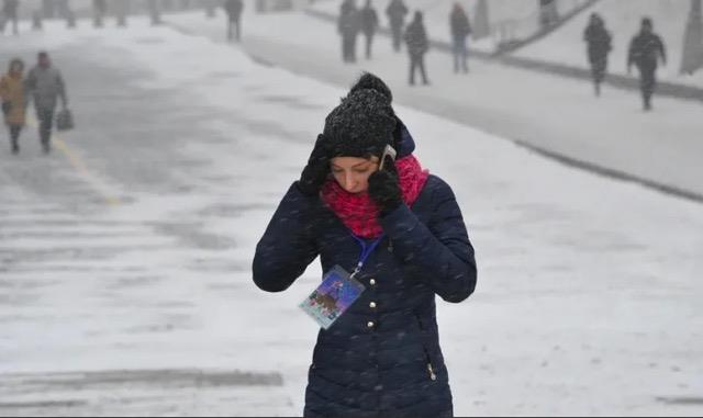 Hava scakl mevsim normallerinde:  Hava scaklklarnda nemli bir deiiklik beklenmiyor. Genellikle mevsim normalleri civarnda, gney kesimlerde yer yer mevsim normalleri zerinde seyredecei tahmin ediliyor.