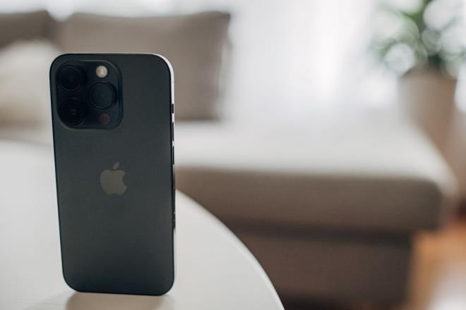 Apple, yeni nesil akll telefonlarda kullanclara birok zellik salyor.    Bu zellikler arasnda ise Measure (lm) adl uygulama ne kyor.    Measure ile kullanclar,kameralarnda bulunan LIDAR tarayc zelliiyle kendilerinin veya nesnelerin boyunu rahatlkla lebiliyor.