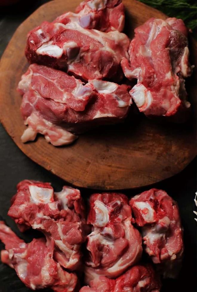 Kolejen bakm asndan da olduka zengin olan kemik ilii, kemikli etlerde de grlmektedir.