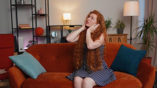 alma katlmclar daha sonra hoparlrler, kulaklklar ve sanal gereklik kulaklklar kullanlarak eitli seslere maruz brakld. Bilim insanlar katlmclardan, rahatszlk seviyelerini sfrdan 100'e kadar bir lekte derecelendirmesini istedi.<br>    Sonularda, katlmclarn darbe seslerini mzik veya konuma gibi srekli seslerden daha rahatsz edici bulduklar ortaya kt.